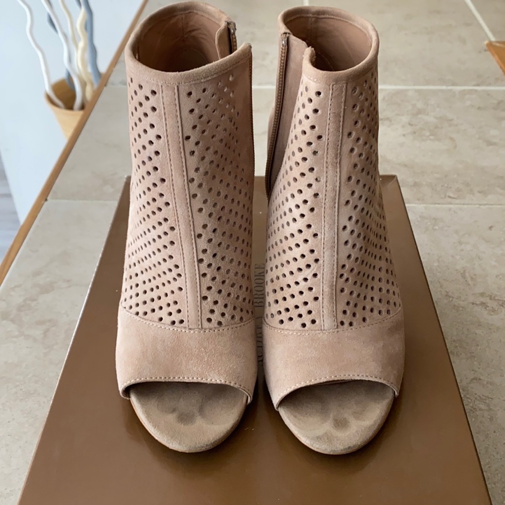 Size 7 Taupe Suede heals